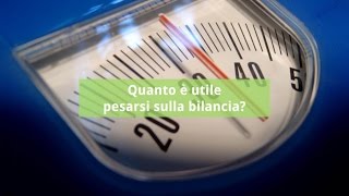 Quanto è utile pesarsi sulla bilancia [upl. by Ahsetan]