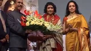 DIVAS OF YESTERYEAR HEMA MALINI AND VAIJANTIMALA FELECITATED [upl. by Barrus771]