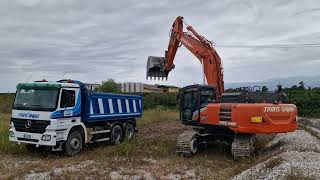 NEW EXCAVATOR HITACHI 350 SERIE 7 LOAD TRUCK MERCEDES TRANS GHIAIA GRAVEL [upl. by Simonetta190]