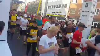 Start der Halbmarathonis bim BonnMarathon [upl. by Mulloy599]