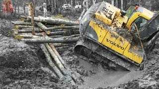 Excavator stuck in deep clay  Heavy Recovery  Terribärgarn  Sweden [upl. by Lundin]