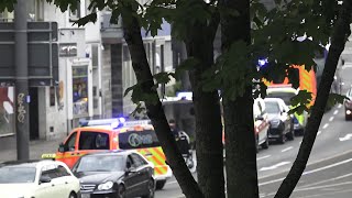 Gefahrenbremsung von Bus  3 verletzte Fahrgäste am Bonner BerthavonSuttnerPlatz am 030924 [upl. by Ahsinav]