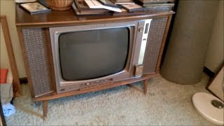 Estate Sale 1960s Zenith amp RCA TVs and a 1950s Freezer [upl. by Fabrianne]