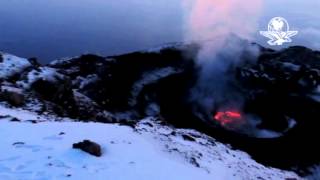 Alpinistas graban video del cráter del Popo en erupción [upl. by Ahker377]