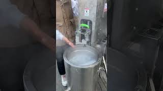 LANzhou beef noodles YouPoMianXingtai Gumao Ramen MachineQinghaishortshorts [upl. by Burlie]