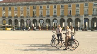 Moradores de Lisboa reagem à vitória do Partido Socialista  AFP [upl. by Anastasie]