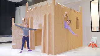 ON CONSTRUIT UNE TOUR FORTERESSE GÉANTE  Château en carton dans le salon [upl. by Enieledam]