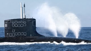 US Massive Submarine Diving Like a Whale in Middle of the Ocean [upl. by Cherise]