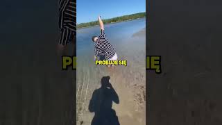 Jak PRZETRWAĆ ruchome piaski 😱 shorts viral [upl. by Sirkin869]