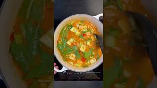 Thai rød karry suppe med laks og nudler [upl. by Kathye183]