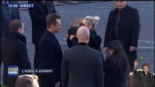 Laeticia Hallyday et ses filles marchent à larrière du corbillard de Johnny Hallyday [upl. by Xever]