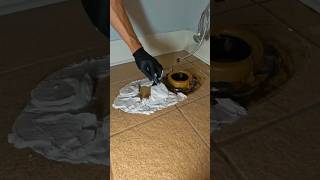 Setting a toilet on unlevel tile floor in Plaster of Paris 🚽💦 plumbing plumber asmr diy [upl. by Rufford]