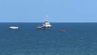 Gaza  arrivée du premier bateau daide humanitaire  AFP [upl. by Harry706]