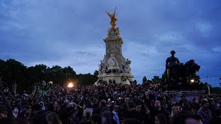 Thousands sing emotional rendition of UK national anthem at Buckingham Palace [upl. by Uranie]