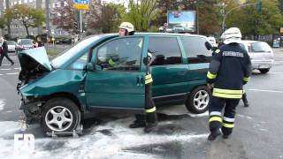 Berliner Feuerwehr  VU PKW überschlagen  Gropiusstadt  Johannisthaler Chaussee  14102011 [upl. by Tija]