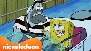 Bob Esponja  ¡La policía persigue a Bob Esponja 🚨  Escena completa  Nickelodeon en Español [upl. by Nevyar341]