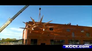 Statue of Liberty crown added to Des Moines skyline [upl. by Geerts]