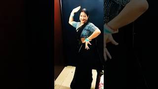 Sakhiya re sakhiya Jawani kahe aailshorts trending dance [upl. by Beka]