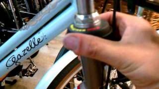 Shimano headset locking HPNX10 thingy at Flying Pigeon LA bike shop [upl. by Primaveras373]