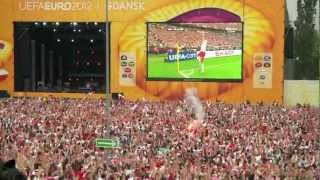 Gol Robert Lewandowski Mecz Euro2012 Polska  Grecja Kibice w Strefie Kibica Fanzone w Gdańsku [upl. by Eikcor]