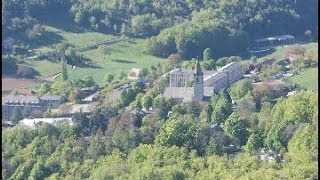 Pèlerinage de Notre Dame du Laus Mai 2014Vidéo de 15mn 5 jours de marche jusquau sanctuaire [upl. by Nue]