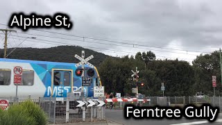 Alpine St Level crossing Ferntree Gully [upl. by Aser]