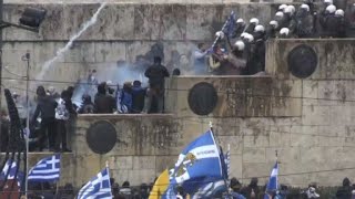 Grèce manifestation violente au sujet de la Macédoine [upl. by Hsizan]