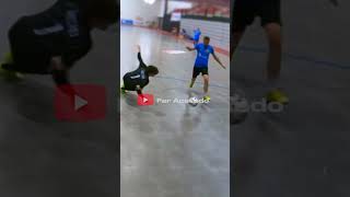 Parada 0001 suerte 100 FUTSAL SKILLS Increible porteros futbol shorts [upl. by Saberio743]