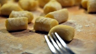 Ricetta Gnocchi di Patate Morbidi fatti in casa con ragu bianco [upl. by Luedtke]