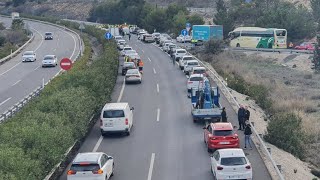 Agricultores en defensa del campo cortan las carreteras en la A4 A32 A301 y N432 [upl. by Neelloj]