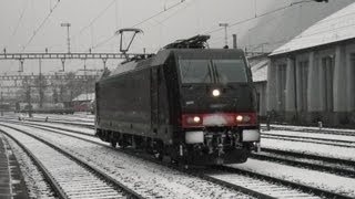 Bahnverkehr in Erstfeld am 101210  MRCE Re 484 im Schubdienst [upl. by Yseulte]