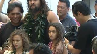 Why is AQUAMAN Jason Momoa crying with his children [upl. by Lesoj]