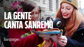 Sanremo 2020 le canzoni del Festival cantante dai passanti [upl. by Eylatan]