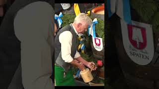 OB Dieter Reiter zapft erstes Fass an auf dem Oktoberfest wiesn ozapftis oktoberfest [upl. by Monte360]