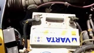 PKW Batterie Test mit Multimeter Startbatterie testen Autobatterie prüfen Peugeot 205 Anleitung [upl. by Atis]