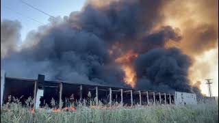 Vasto incendio in zona Bellavista a Taranto in fiamme un deposito  video 5 [upl. by Llehctim]