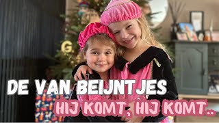 HIJ KOMT HIJ KOMT DIE LIEVE GOEDE SINT  DE VAN BEIJNTJES 11 [upl. by Ralaigh477]