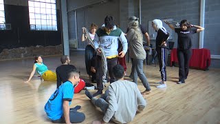 Alumnes dArsènic i de lescola de teatre del Camp de Refugiats de Jenin preparen una dramatúrgia [upl. by Cottrell294]