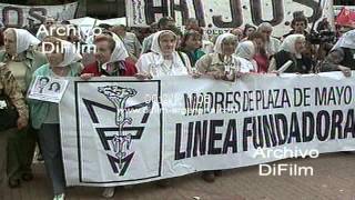 DiFilm  Entierran las cenizas de Azucena Villaflor en Plaza de Mayo 2005 [upl. by Raimund]