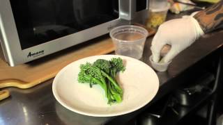 How to Cook Fresh Broccoli in a Microwave Oven  Frosting amp Microwave Cooking [upl. by Loralie690]