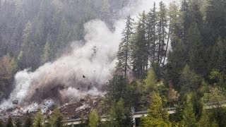 Sprengung nach Felssturz auf dem Felbertauern [upl. by Gone]