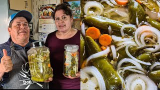 Como Hacer Los Mejores Chiles Jalapeños Curtidos En Vinagre🥕🌶🌿Receta Especial [upl. by Edlihtam835]