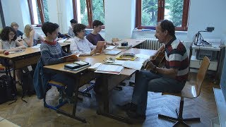 Aus dem Klassenzimmer Singend Latein lernen [upl. by Ken]