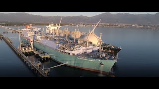 How does a FSRU Floating Storage Regasification Unit work [upl. by Thessa]