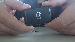 トヨタ パッソ スマートキー電池交換 KGC30 [upl. by Nilyahs]