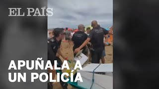 Un vendedor ilegal APUÑALA a un policía en una playa de Punta Umbría [upl. by Draude832]