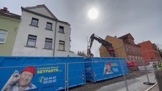 Abriss des einsturzgefährdeten Hauses in der Olzmannstraße hat begonnen [upl. by Doreg]