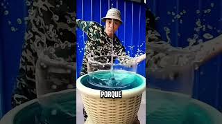 cortar el agua con un cuchillo😲 shortsvideo [upl. by Eirojam]