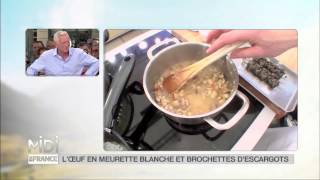 LA RECETTE  Loeuf en meurette blanche et brochettes descargots [upl. by Irahc492]