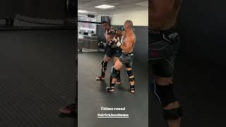 SPARRING PEGADO ENTRE ALEX POATAN E SEAN STRICKLAND [upl. by Esina]